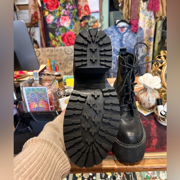 UNIF Choke Boot size 8 - Picture 5 of 8